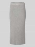 Karo Kauer Strickrock mit Label-Patch und elastischem Bund in Hellgrau...