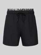 Emporio Armani Relaxed Fit Badeshorts mit Logo-Stitching in Black, Grö...