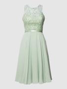 Luxuar Cocktailkleid mit Strasssteinbesatz in Hellgruen, Größe 42