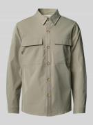 Colours & Sons Regular Fit Hemdjacke mit Brustpattentaschen in Gruen, ...