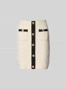 Self-Portrait Minirock mit Eingrifftaschen in Ecru, Größe L