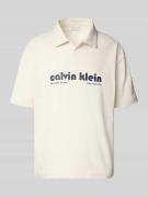 Calvin Klein Jeans Relaxed Fit Poloshirt mit Label-Print in Offwhite, ...