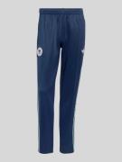 adidas Originals Regular Fit Sweatpants mit Vereins Logo Applikation M...