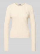 REVIEW Strickpullover mit Zopfmuster und Label-Stitching in Offwhite, ...