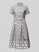More & More Hemdblusenkleid mit Bindegürtel in Silber, Größe 34