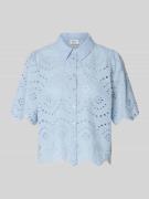 Only Loose Fit Bluse mit Lochstickerei Modell 'VALAIS' in Hellblau, Gr...