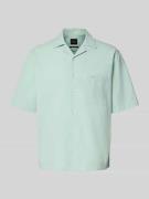 BOSS Orange Relaxed Fit Freizeithemd mit Seersucker-Verarbeitung Model...