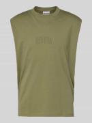 REVIEW Muskelshirt mit Logo und Rundhalsausschnitt in Khaki, Größe L