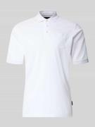 bugatti Regular Fit Poloshirt mit Brusttasche und Label-Stitching in W...