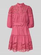 SUNCOO PARIS Knielanges Kleid mit Spitze und Gürtel Modell 'CATY' in P...