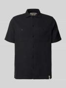 Superdry Regular Fit Freizeithemd mit Kentkragen und Brusttaschen in B...
