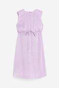 H&M MAMA Kleid mit Bindegürtel Flieder, Kleider in Größe M. Farbe: Lil...
