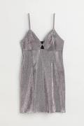 H&M Minikleid mit Cut-out Silberfarben, Party kleider in Größe S. Farb...