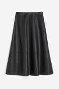 H&M Tellerrock Schwarz, Röcke in Größe 32. Farbe: Black