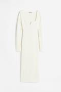 H&M Kleid aus Boucléstrick Cremefarben, Alltagskleider in Größe XL. Fa...