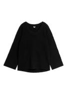 Arket Bouclé-Pullover Schwarz in Größe S. Farbe: Black