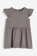 H&M Jerseykleid mit Volants Dunkelgrau, Kleider in Größe 74. Farbe: Da...