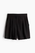 H&M Knielange Shorts Schwarz in Größe 38. Farbe: Black