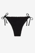 H&M Tanga-Bikinihose im Häkellook mit Bindebändern Schwarz, Bikini-Unt...